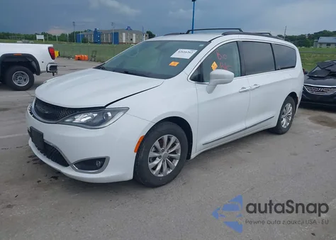 2017 Chrysler Pacifica Touring-L z USA, uszkodzony, nr VIN 2C4RC1BG7HR621056